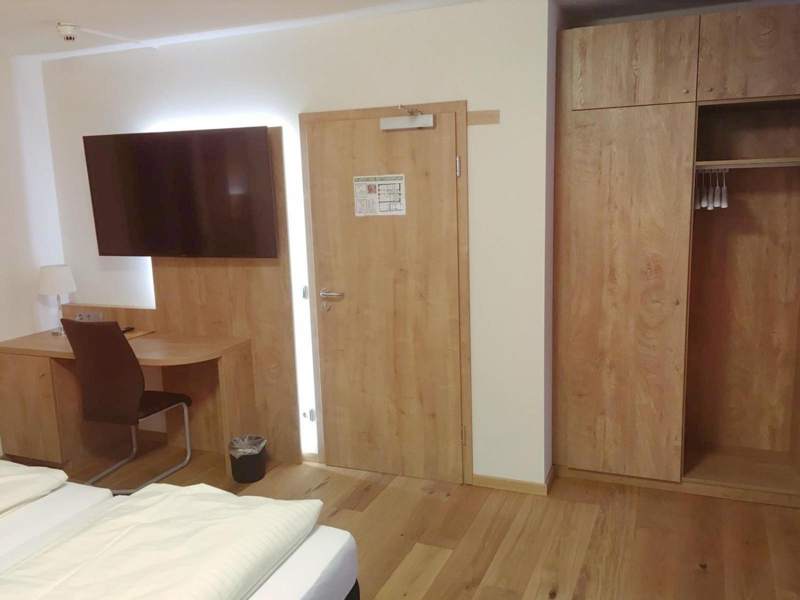 Hotel Gasthof Zum Loewen Velburg Quarto foto